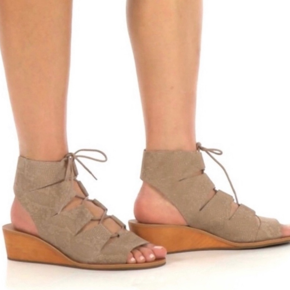 NEW Lucky Brand Gizi SnakeSkin Wooden Wedge Sandal Size 7.5